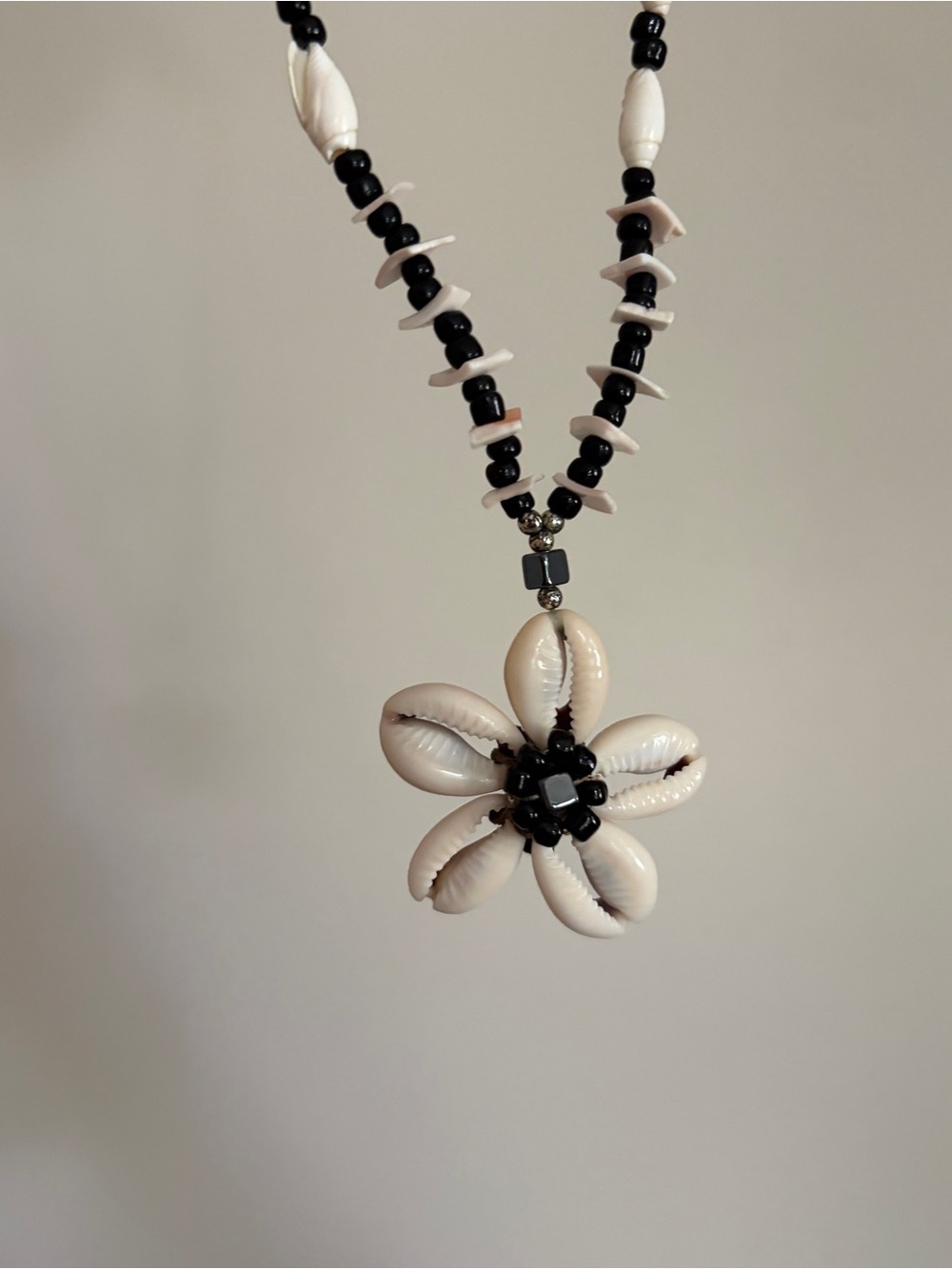 Y2K Flower Puka Shell Cowrie Shell Surfer Necklace 2000s Boho Beach - Picture 6 of 6